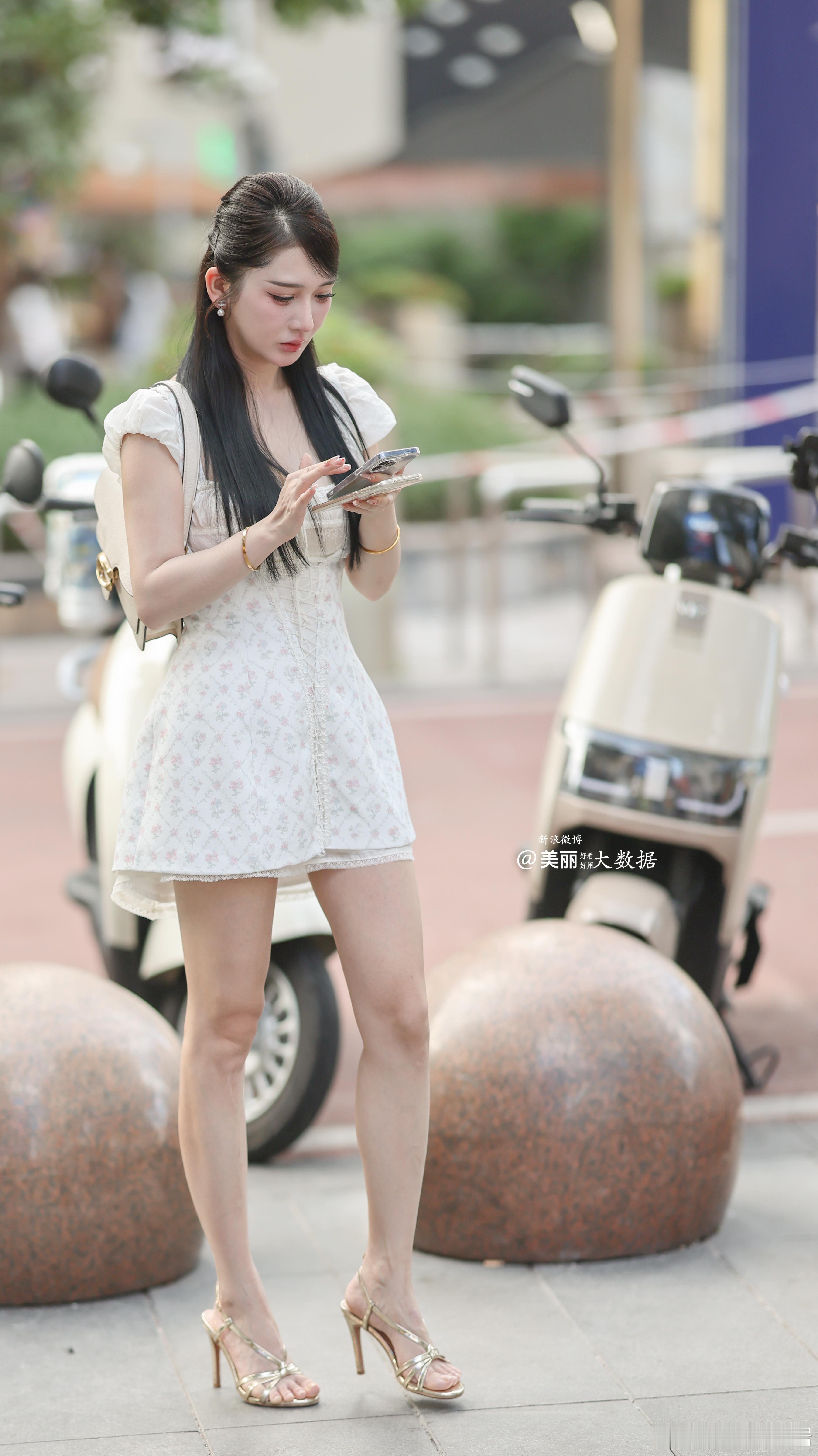 低头玩手机的你！📸✨