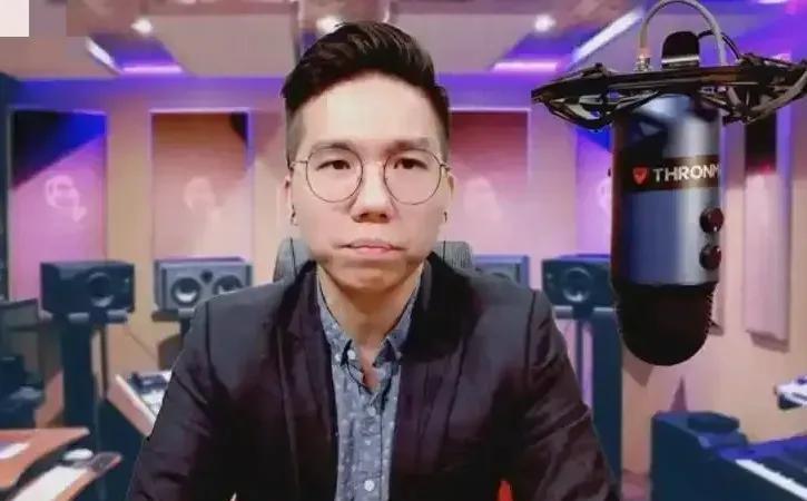 我觉得大陆应该多关心一下岛内有助统一的爱国年轻人，比如历史哥的李易修、这次全程陪