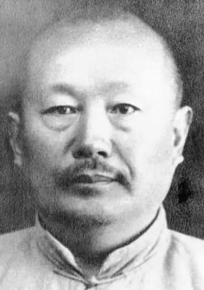 1928年，蒋介石接到密报，朱德藏在范石生的十六军里，急令范石生逮捕朱德，怎料，