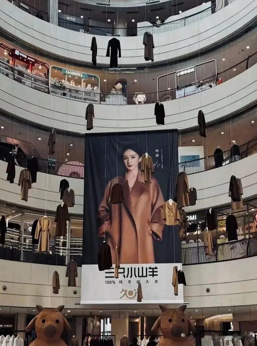 诡异，那要看你怎么看了，诡异还好，反正是吓不到我。因为我是无神论者。上海