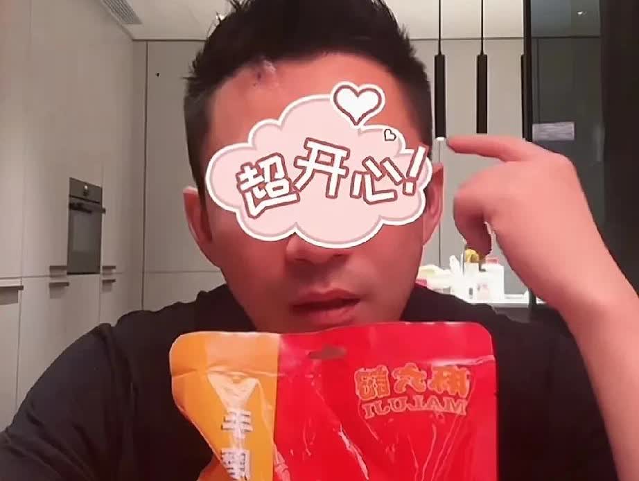 汪小菲直播，有网友说，你现在不发脾气了！他回答:现在不发脾气了，也不是我