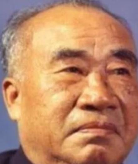 1965年，朱德在深夜签下直升机调令时，这个曾指挥千军万马的元帅不会想到，自己