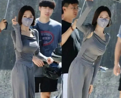 46岁秦岚路人照曝光，网友惊呆：这身材是人能做到的？​​​