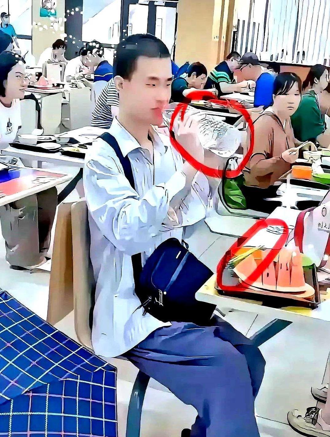 我有一种强烈的预感，韦东奕可能要跌下神坛了，不是因为他的牙齿问题，也不是因为他的
