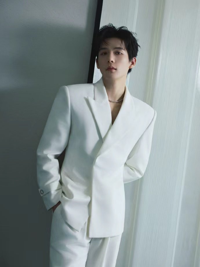 王安宇白马王子王安宇白西装完全王子来的王安宇白马王子，王安宇白西装完全王子来