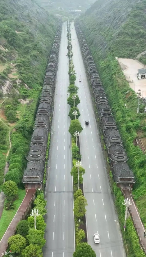 投资这么大，给老百姓避雨吗？看不出有啥效果呢？