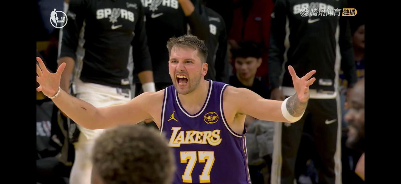 逆天这裁判保死文班看了回放不让挑战了不是阻挡为什么不让挑战？不正好浪费湖