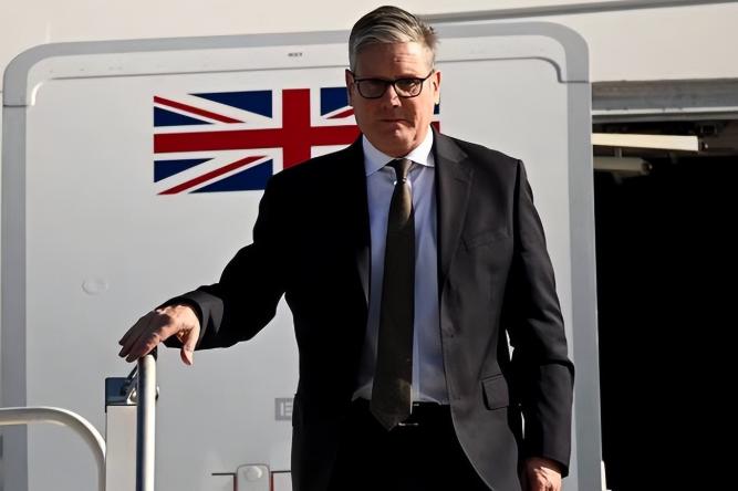 中方第1击即王炸，英首相访华泡汤？英国宣布：从中国周边后撤最近几天，英国几家