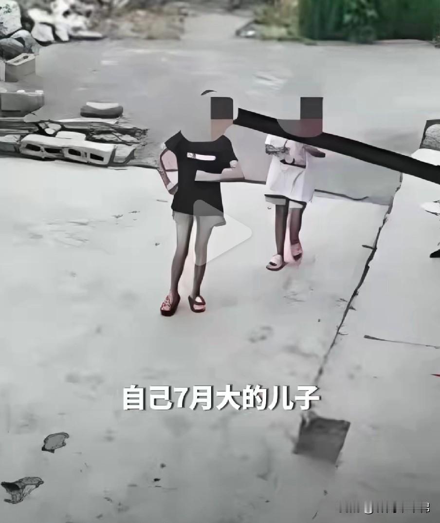 看到广西两女孩害死邻居7个月大孩子，我心跳都漏一拍！原来未成年恶魔不止男孩，女孩
