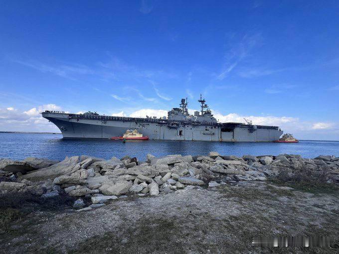 🇺🇸美国海军“硫磺岛”号两栖攻击舰（LHD7）于2026年1月9日抵达佛罗