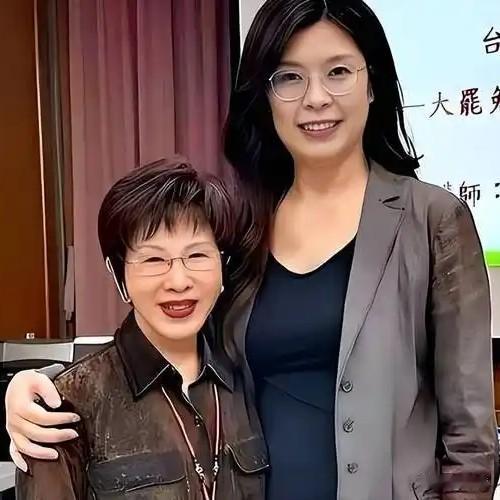 洪秀柱把台湾内部问题分析的很到位，说台湾迟早要统一，还不如早一天统一。这才是真正