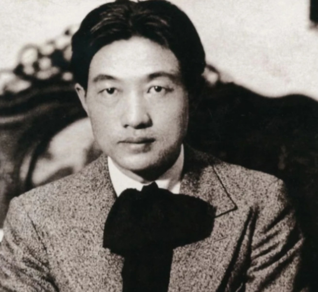 1912年，17岁的徐悲鸿被父母骗回家完婚，他对新娘子十分厌恶，但还是圆了房。儿