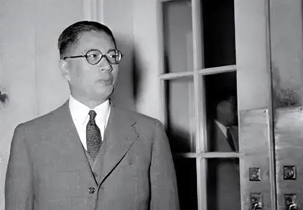 1933年，蒋介石怒斥宋子文：“如果不是你，剿共早就胜利了！”宋子文也怒了：“打