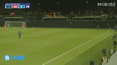 U17亚洲杯生死战，国足U17上半场0:1落后日本U17，原砂晏翔仁禁区前沿抢射
