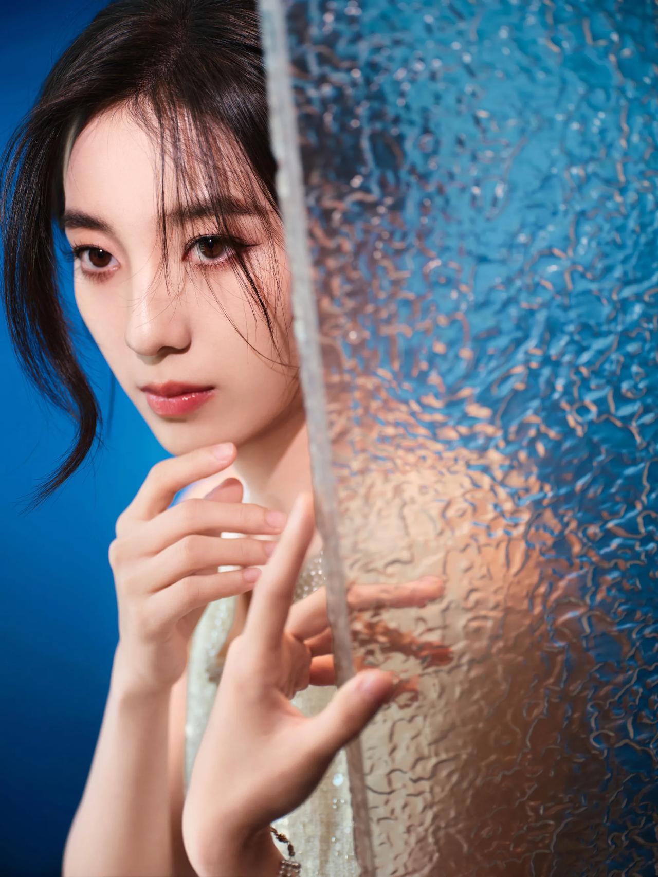 万鹏美图分享2:万茜万茜笑容万茜写真青年女演员万鹏大连万鹏朱鹏​万茜