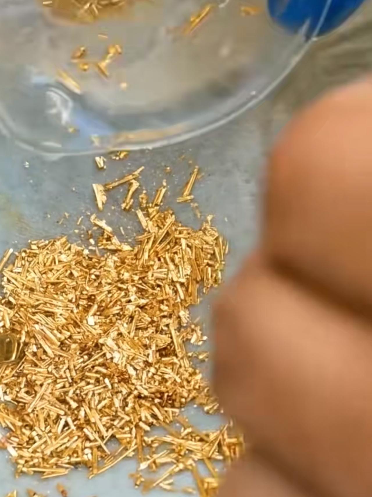 尿是黄色的！金子也是黄色的！1669年，德国一男子为了提炼黄金，竟然煮了5000