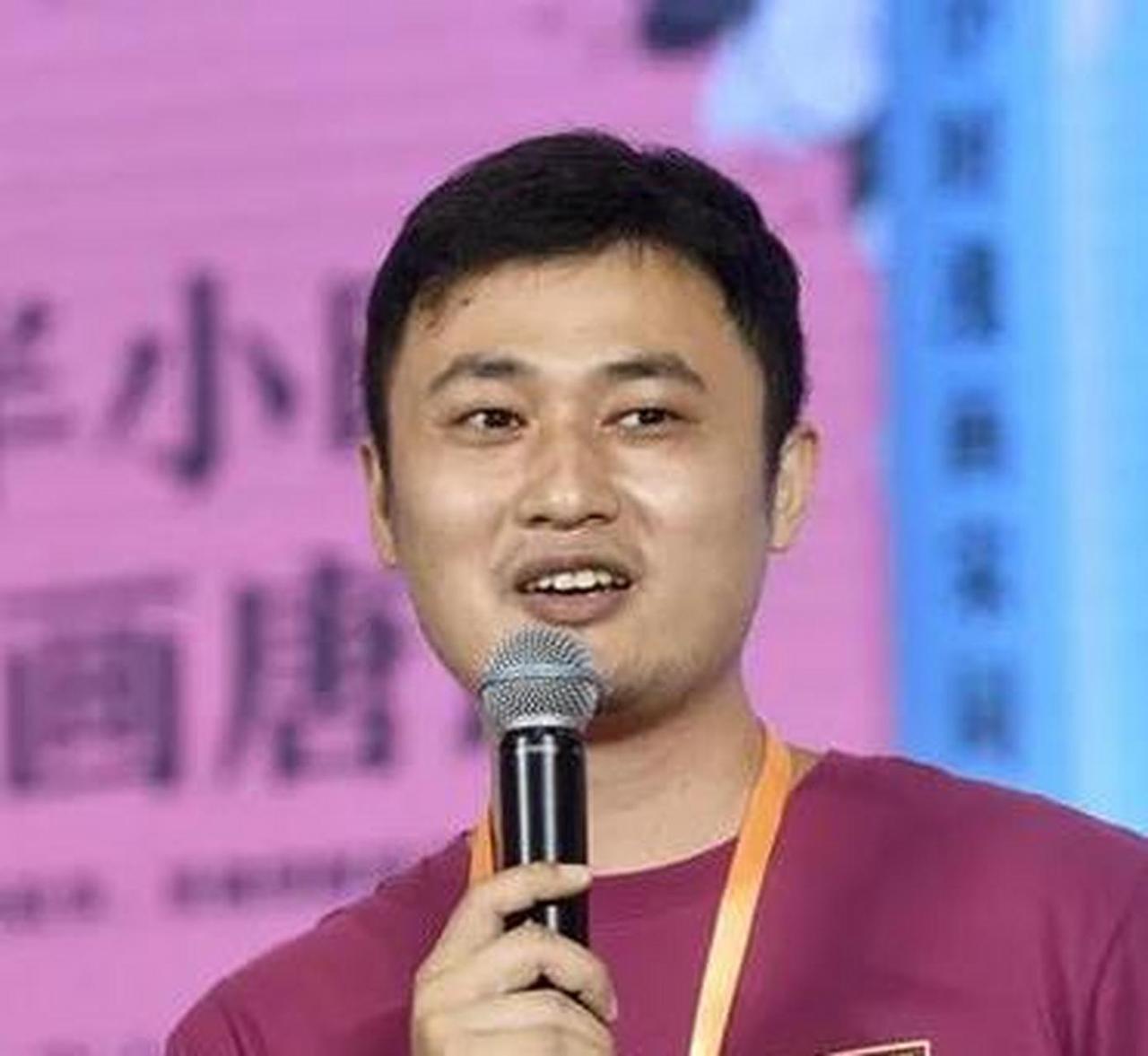 “到账1500万元”，2015年，上海一位月薪5000的“二混子”正在上班，突然