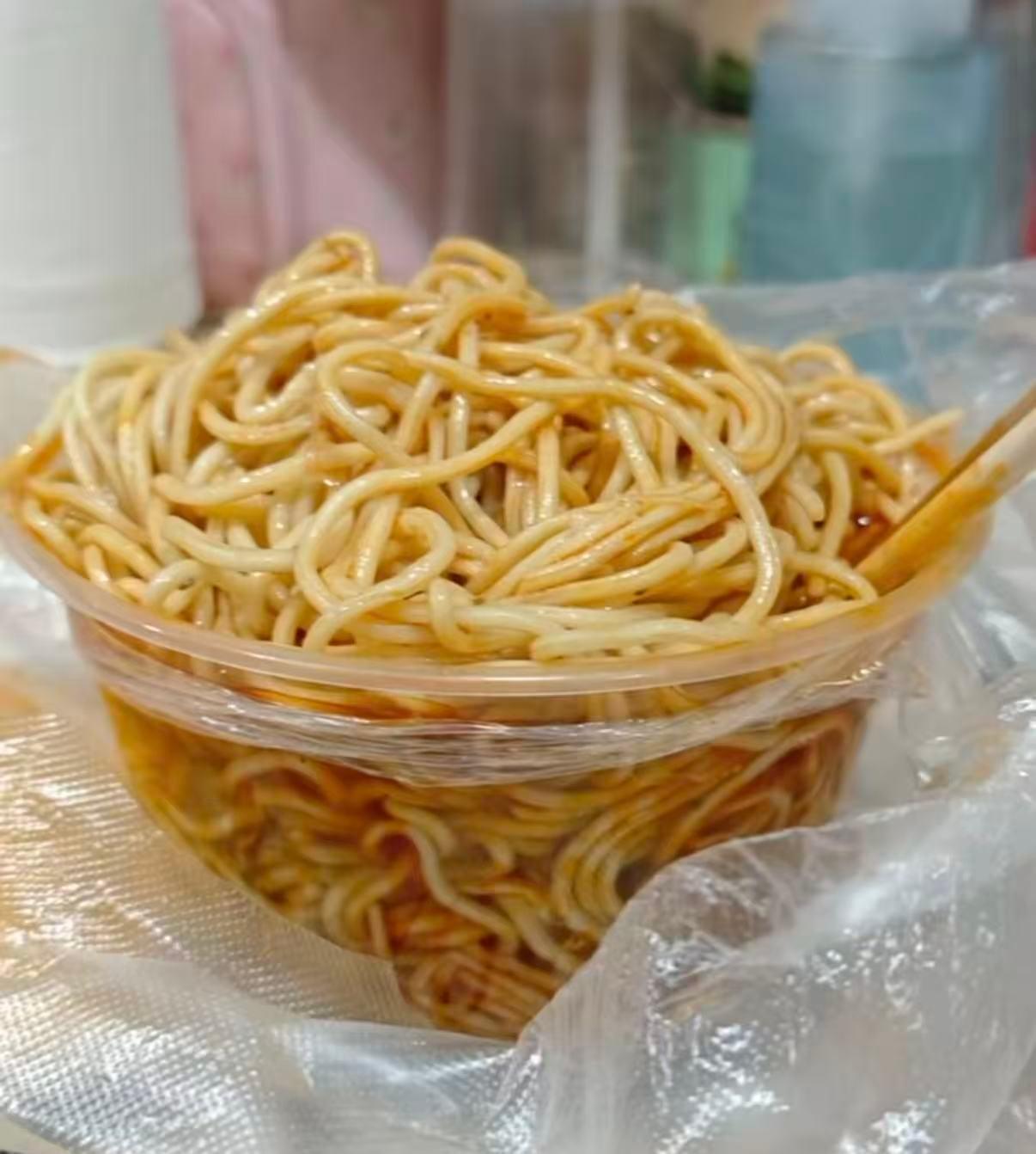 武汉这家牛肉面馆火了！不是因为其他，就是一名大学生在下单的时候备注“能加点面吗？