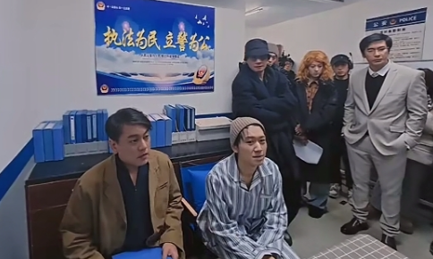 朱孝天在《无限超越班》演绎《我不是药神》里徐峥看望病人的片段，结果与导师吴镇