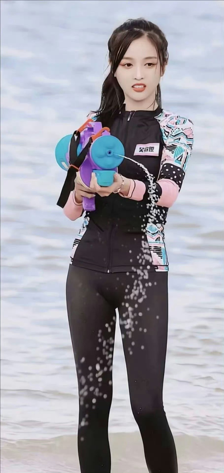 吴宣仪小选穿瑜伽裤真的好显身材喔