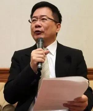 蔡正元真是心伤透了。他万万想不到，有一天会是内地的学者来骂他。居然还用电子脚镣来