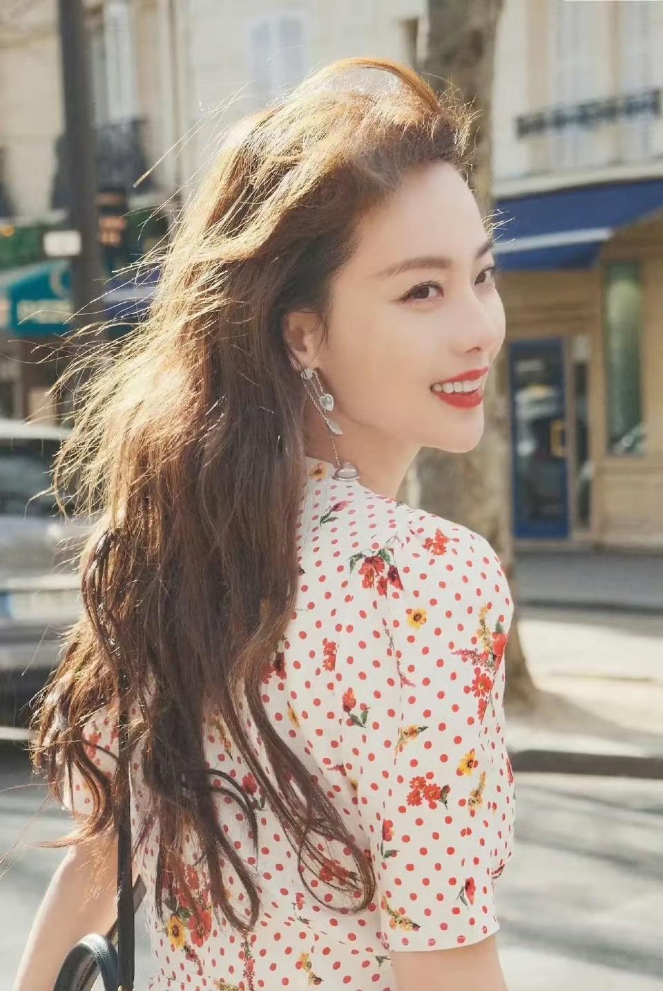 张嘉倪离婚赢得了孩子抚养权，前夫又要当爸爸了。2022年，张嘉倪怀二胎期间，买