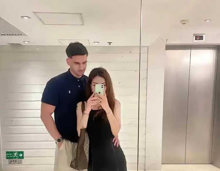 西安女大学生跟埃及留学生领证不到三月，就为谁掏钱买车吵翻。男方想让她全款提车当