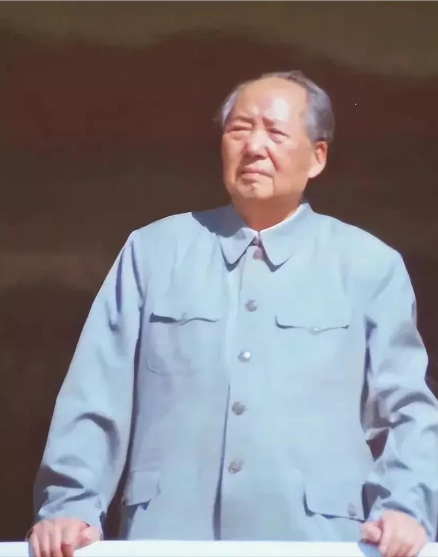 陈云曾经说过：中国共产党最大的成就是培养了领袖毛泽东。毛主席自加入中国共