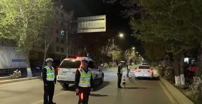 今天看到一个微信朋友圈，夜里9点多，交警查酒驾，把他给拦下来了，一测试，说他是酒