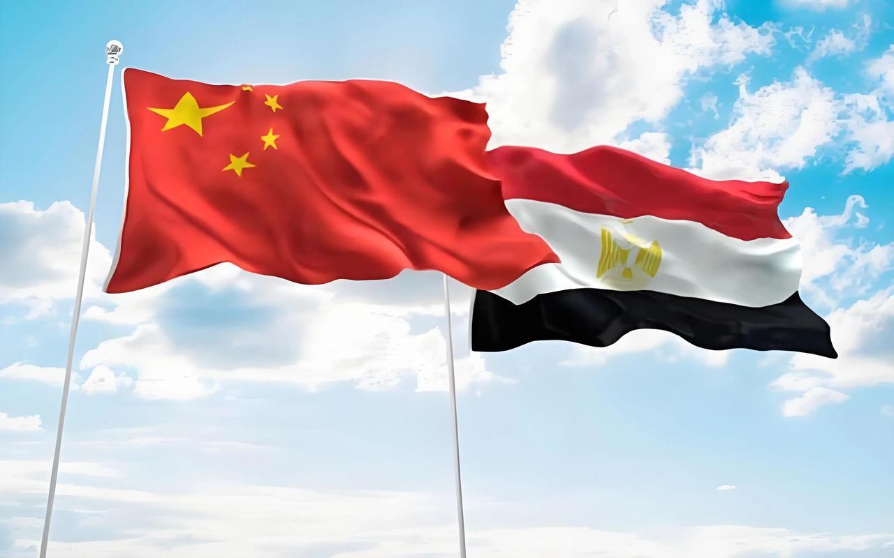 中埃谈妥了?埃及和中国正式签约埃及这地方，说来也怪。面积不大，人口不少，一亿