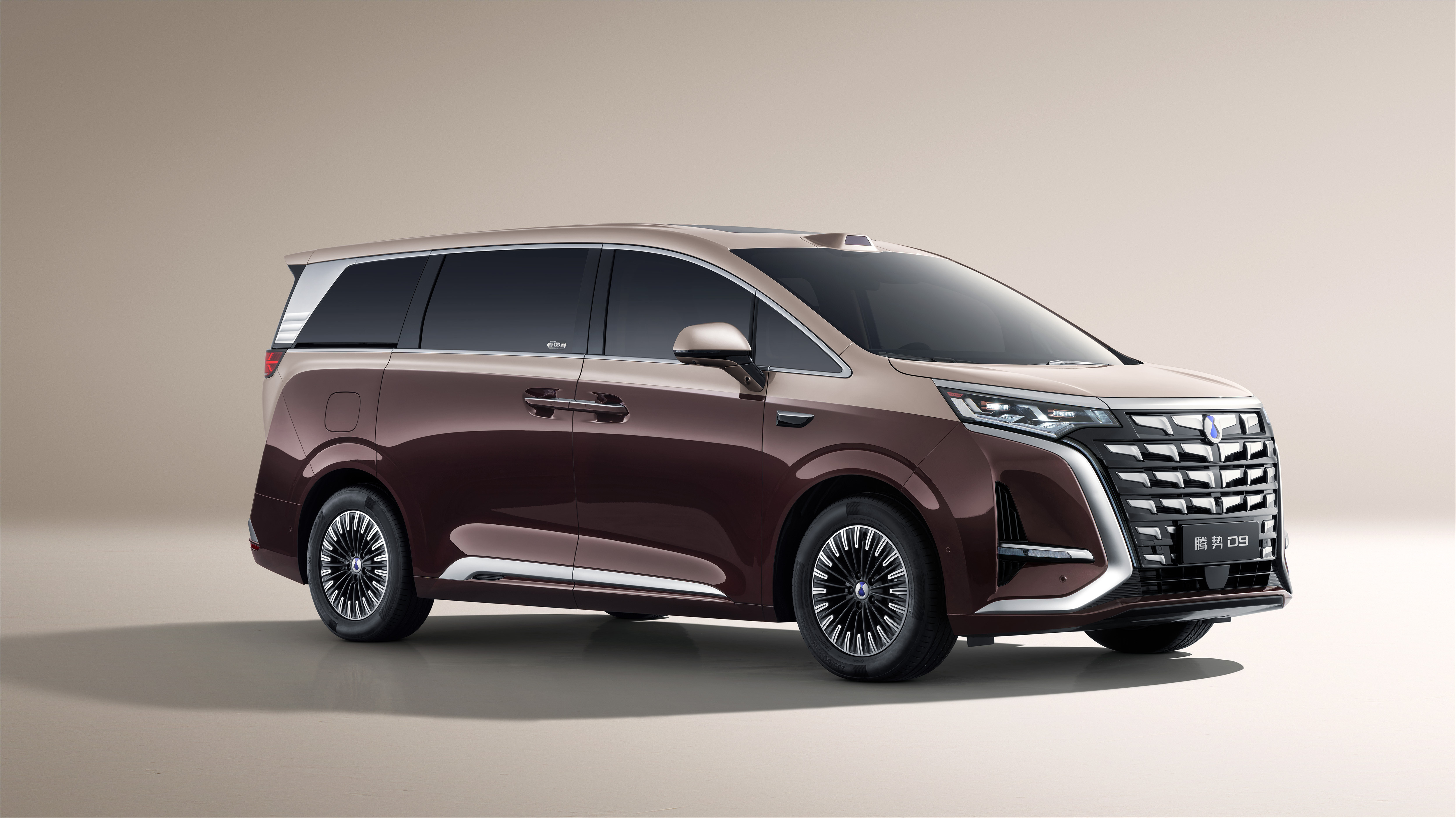 第二代腾势D9：新能源豪华MPV价值标杆再进化在新能源豪华MPV的赛道上，腾势D