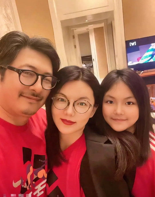 突然会理解李湘为何和王岳伦离婚后从未诋毁过一句他的不是因为就算他们的婚姻
