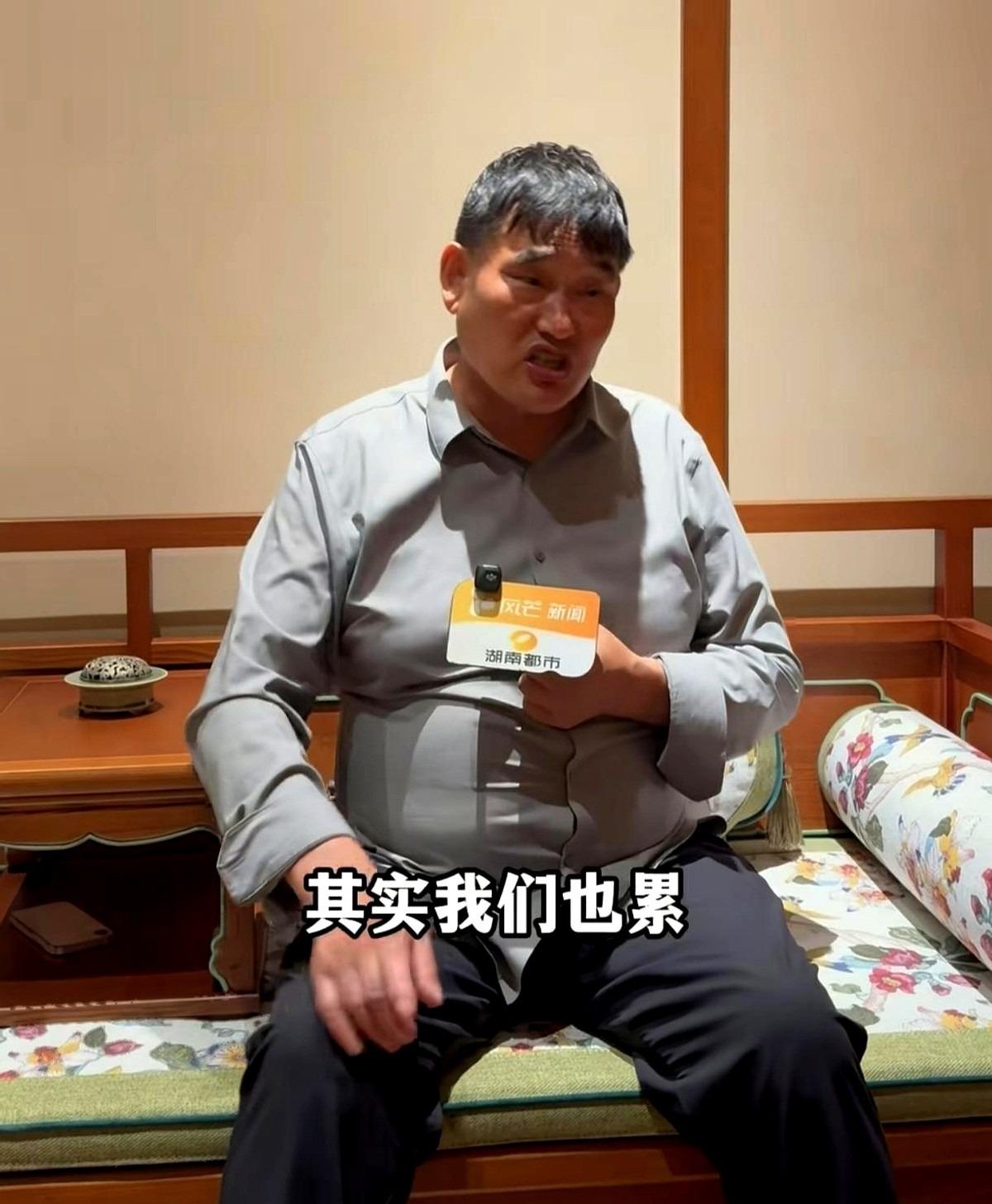 “我喜欢按摩、烫脚，但我不敢去。”大衣哥朱之文这句话，乍一听好笑，仔细一想却挺心