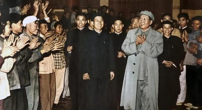 1953年，马寅初向毛主席建议实行计划生育。毛主席勃然大怒，当场否决了他的建议，