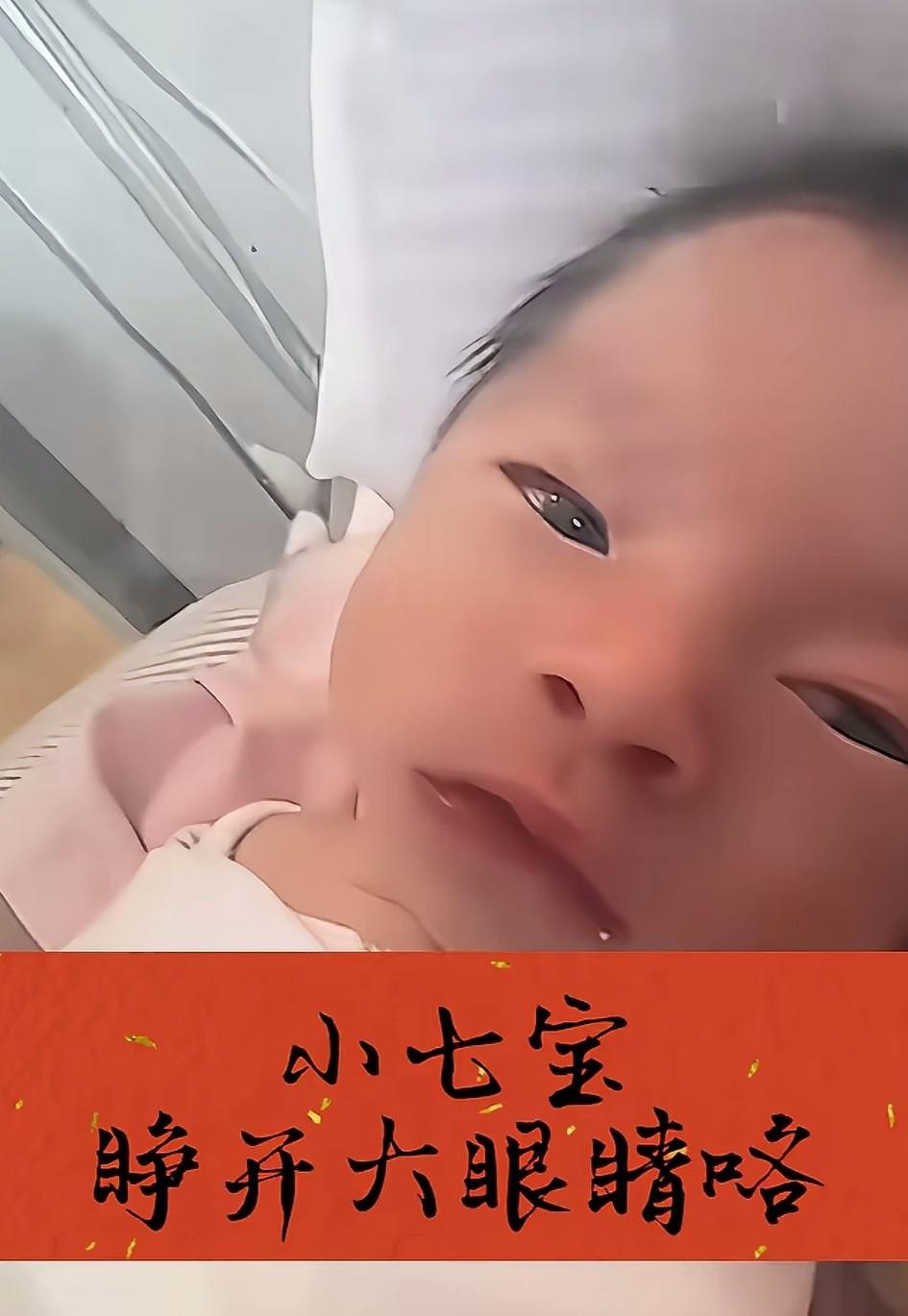 妈生脸的马筱梅可可爱爱的，很漂亮。乌溜溜的大眼睛像颗黑葡萄，灵巧的嘴巴一看说话