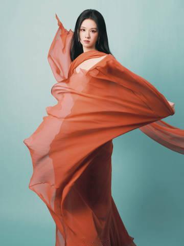 纱裙气质清冷、公主切发型魅惑凌厉——陈都灵。每日明星美图分享