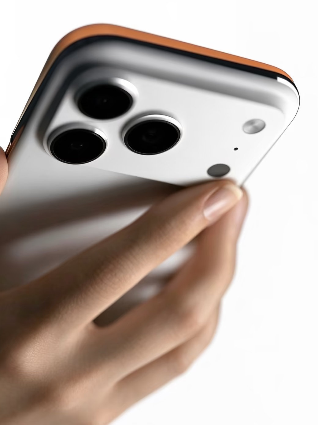 明年iPhone19Pro系列命名可能直接跳到20Pro网传：-亮面钛金属中框-一体式玻璃后盖-前后