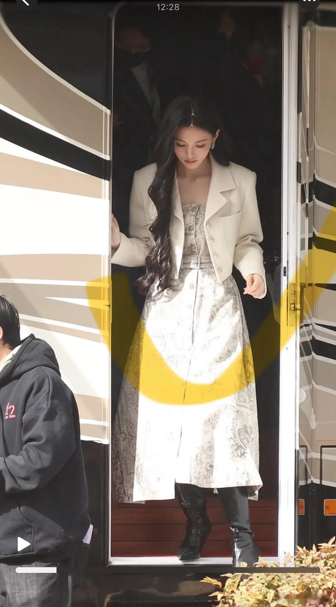 沈羽洁穿这么难看的衣服都不土