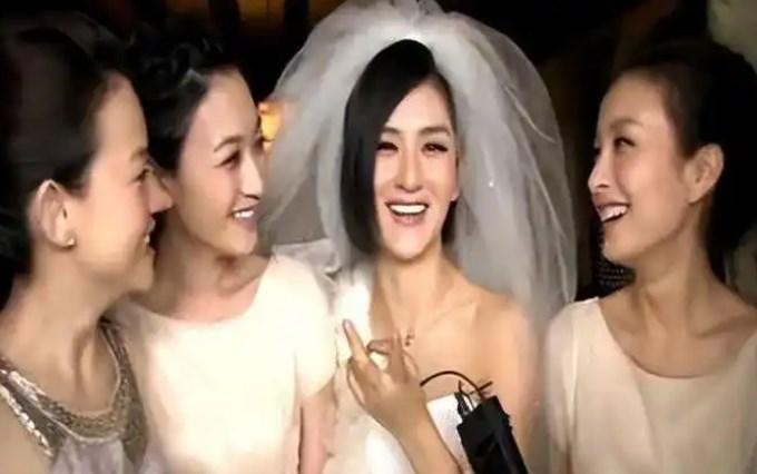 谢娜和李小冉的关系变化，也挺看出她人品的。李小冉和刘烨是好朋友，谢娜和刘烨好