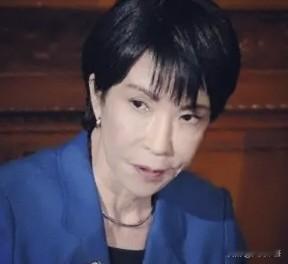 日本民众自发到中国使馆道歉，这一幕打了谁的脸？在东京的中国驻日本大使馆门前，一群