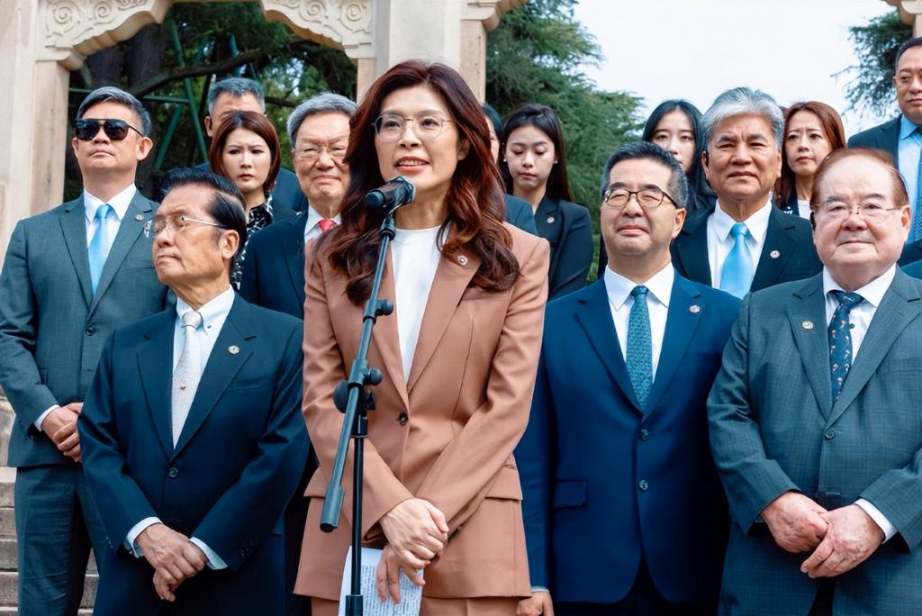 赖清德万万没料到，郑丽文短短6天大陆之行，有望扭转国民党二十年的低迷态势