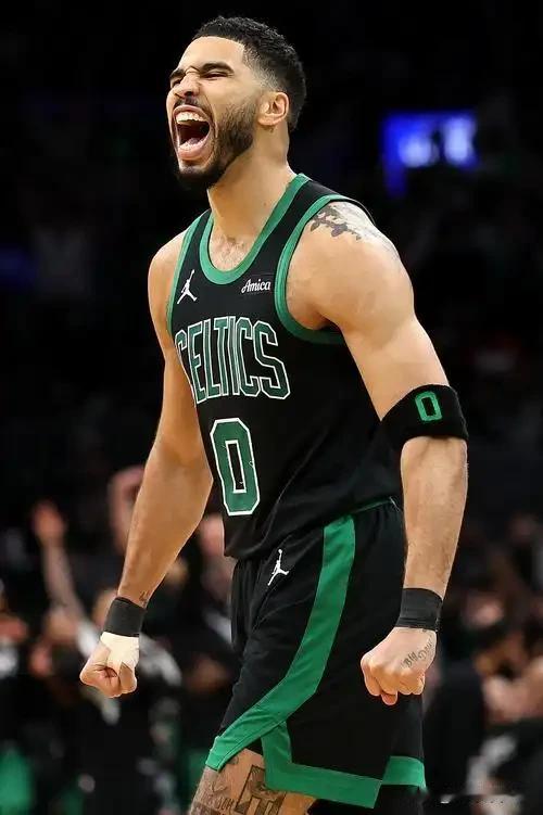 25-26赛季的凯尔特人，有3点非常惊人:1、战绩24胜14负，在塔图姆一场