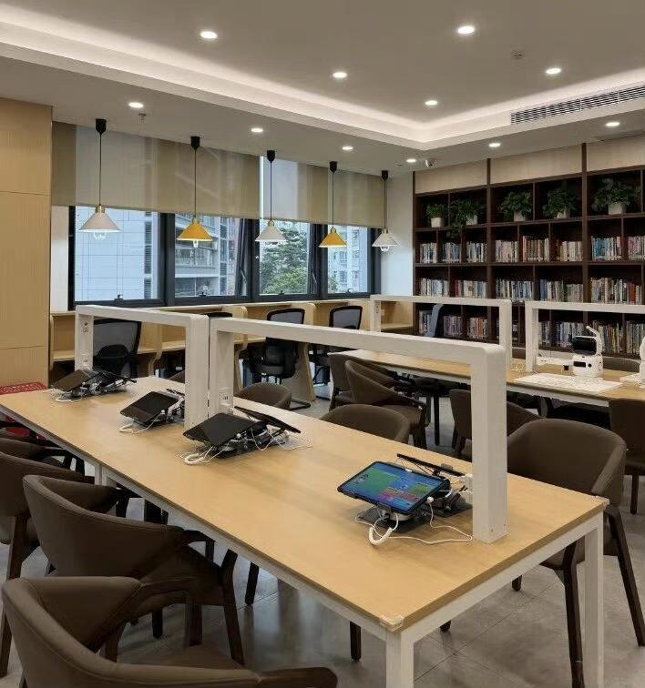 原来，大家经常说“手机只是华为的副业”真的不是开玩笑啊，这不，华为通过深圳首家鸿