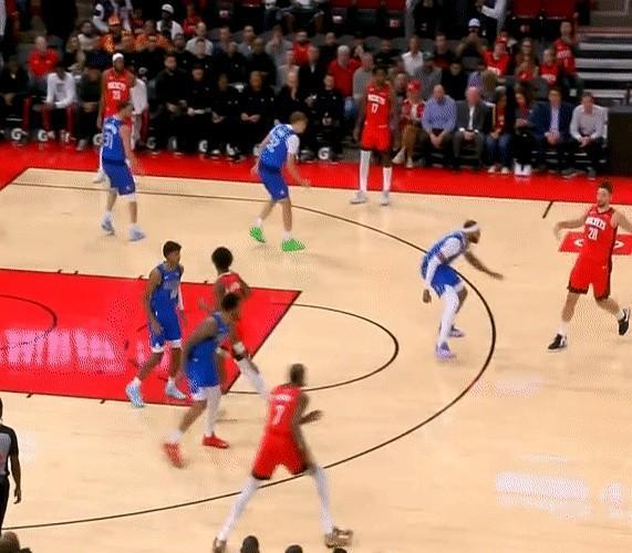 杜兰特手冷，火箭没崩。不是靠一个人硬扛，是两个人盯眼配合，一个挡，一个分，一个