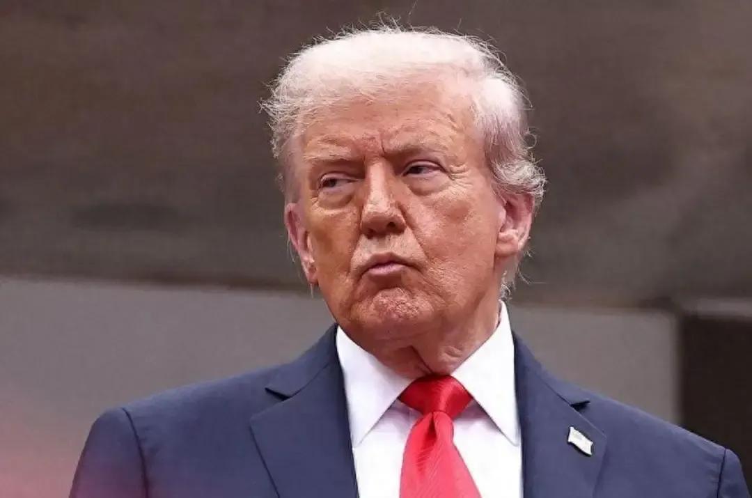 全面反华开始？特朗普不当老二，9国在白宫签字，要废中国王牌，事情来得很突然。但仔