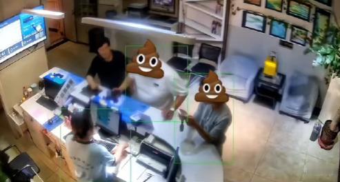 山东济南那对男女去酒店开房，根据规定，酒店要求顾客实名制，但是这俩人拒绝出示身份