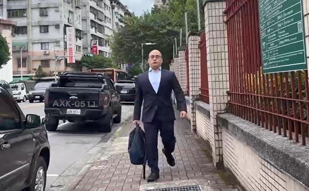 陈佩琪曝柯文哲同意7000万交保律师一早进入北所律见。柯文哲的妻子陈佩琪透露，