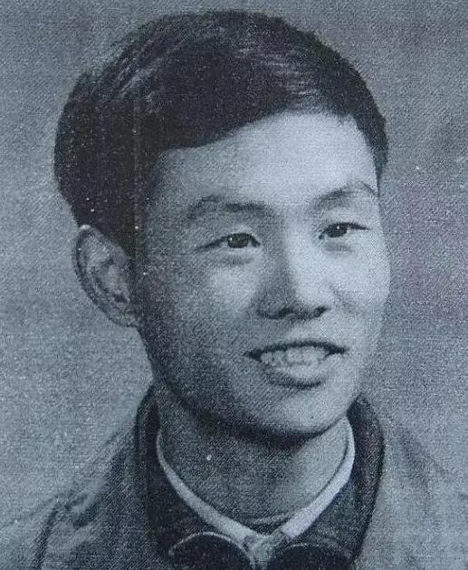 1970年，一知青因一首歌判死刑，被公审后，审判员给他的宣判竟然是“有期徒刑10