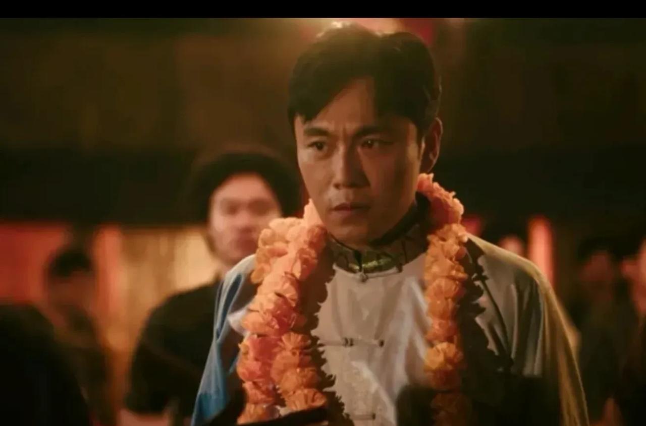 《扫毒风暴》，卢少骅对第三任妻子马英子始终不离不弃，只因为一个重要的电话。卢少