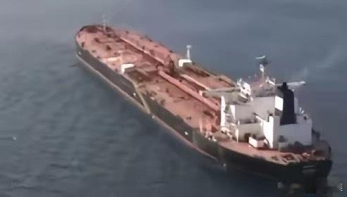 法国扣押的俄罗斯油轮格林旗号在海军和直升机的监督下，于24日被“护送”到法国南部